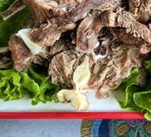 Hand-grabbed Lamb from Tan Sheep