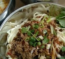 Spicy minced meat noodles