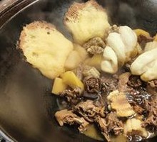 Flower-shaped steamed bun