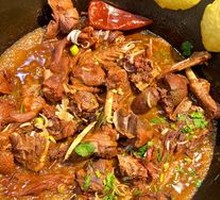 Stewed Goose in Iron Pot