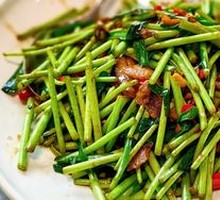 Stir-fried Wormwood with Preserved Pork