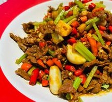 Stir-Fried Beef with Yellow Onion