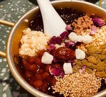 Glutinous Rice Cake with Cold Ice Dessert