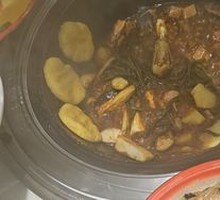 Stir-fried Crucian Carp in Iron Pot