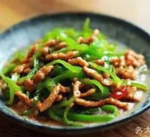Stir-Fried Pork with Green Pepper and Knife-Cut Noodles