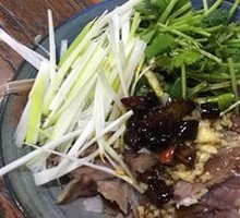 Garlic Sauce Lamb Head Meat