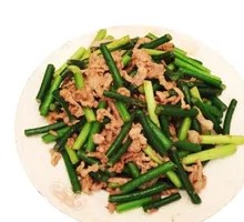 Garlic Shoots with Shredded Pork