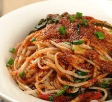 Broad Oil泼 Noodles