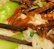Pork Shreds in Boiled Noodles with Chinese Cabbage