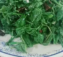 Cold-mixed wild vegetables