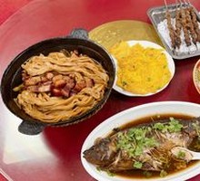 Stir-fried Pork Belly with Cornbread in Iron Pot