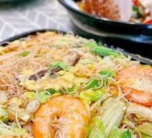 Stir-Fried Rice Noodles with Three Fresh Ingredients