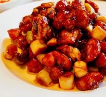 Stir-Fried Chicken with Almonds in Sauce
