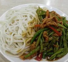 Braised Lentils with Shredded Pork Noodles