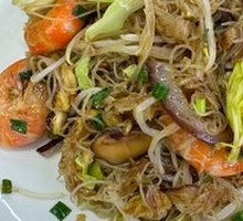 Stir-Fried Rice Noodles with Seafood