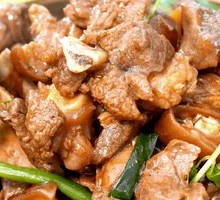 Stewed Beef Bones in Iron Pot