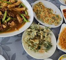 Stewed Spare Ribs with Green Beans and Steamed Bun