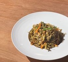 Cold-mixed wild vegetables