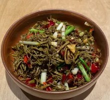 Cold-mixed wood sorrel salad