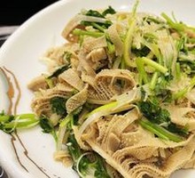 Stir-fried Scallion with Fish Balls