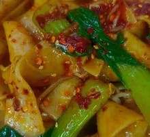 Oil-Poured Hand-Torn Noodles