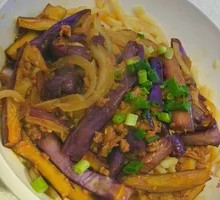 Sauce-Flavored Ground Pork and Eggplant Noodles