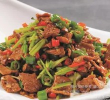 Stir-Fried Beef with Yellow Onion