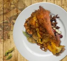 Braised Pork Knuckle in Old Soup Sauce