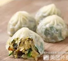Thin-skinned vegetarian dumpling