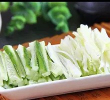 Yellow Onion and Loofah Strips