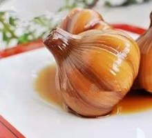 Sweet Pickled Garlic