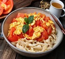 Tomato and Egg Fried Noodles