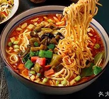Sour Soup Noodles with Meat Sauce
