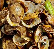 Spicy Stir-Fried Clams