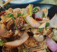 Spicy Stir-Fried Clams