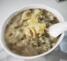 Lotus Leaf Mung Bean Ice Porridge