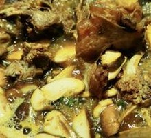 Three Lambs Feast Pot