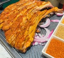 Ancient-style roasted lamb ribs