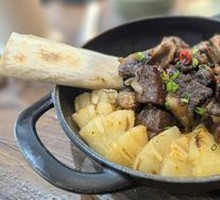 Spicy Charcoal-Roasted Beef Ribs