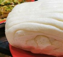 Flower-shaped steamed bun