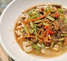 Stir-Fried Yellow Beef Noodles