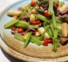 Stir-fried Lotus Stem with Yellow Beef
