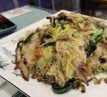 Oyster Stir-Fried Rice Noodles