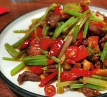 Stir-Fried Beef with Yellow Onion