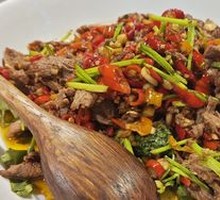 Stir-Fried Beef with Yellow Onion