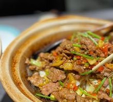 Sour Cabbage Stir-Fried with Yellow Beef