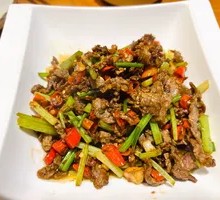 Stir-Fried Beef with Yellow Onion