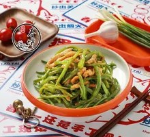 Stir-fried shredded green beans with shredded pork