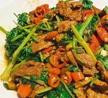 Stir-Fried Beef with Yellow Onion