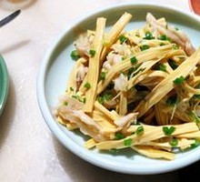 Scallion-flavored Tofu Skin with Duck Feet